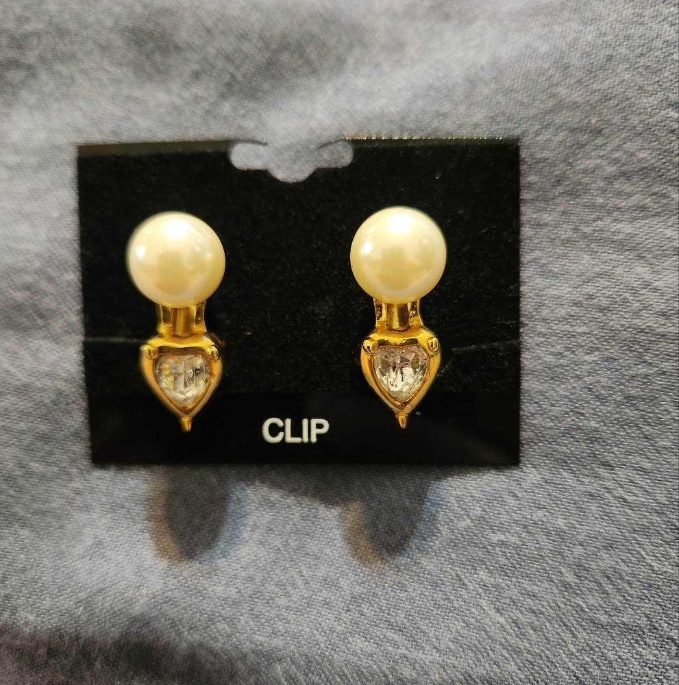 Vintage 1970s Clip-On Earrings - Picture 2 of 10